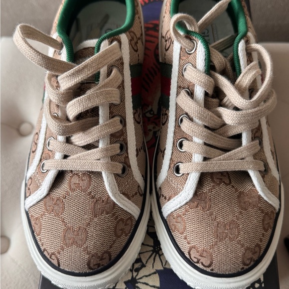Gucci Beige Monogram Sneakers with Green and Red Accents - Picture 4 of 5